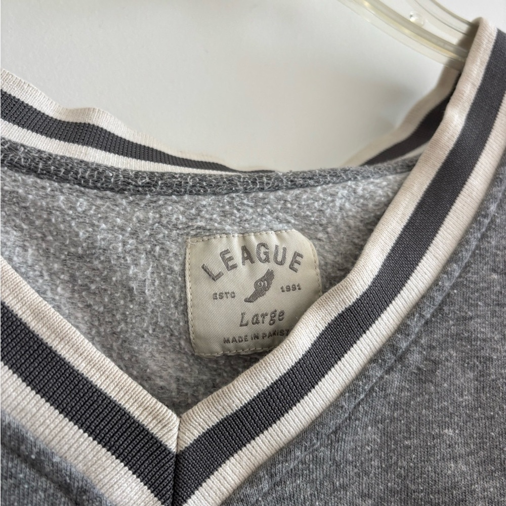 LAST CHANCE League Villanova university Gray and White V-Neck Sweatshirt - Picture 2 of 2